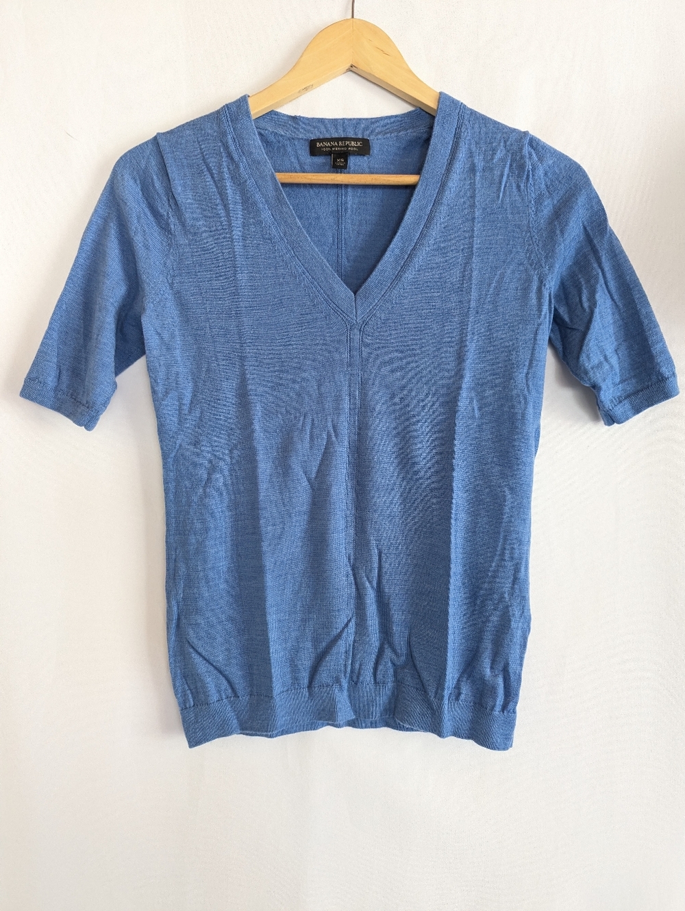 Banana Republic Women's XS Blue V-Neck Short Sleeve Sweater 100% Wool